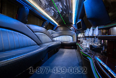 Lincoln Navigator - 12-14 Passengers